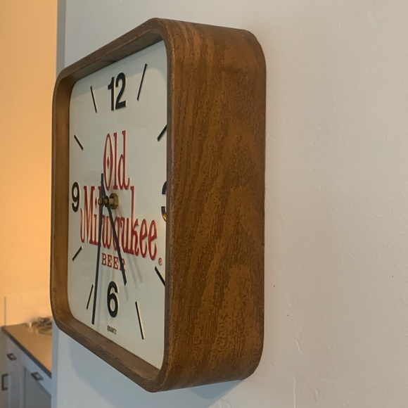 Vintage Old Milwaukee Beer Clock - Picture 6 of 10